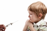 Coraz więcej rodziców nie szczepi swoich pociech. Komu szkodzi szczepionka?